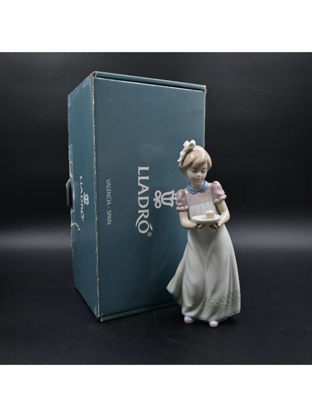Lladro Happy Birthday Figurine 5429 Girl Holding Cake Porcelain Retired W/ Box